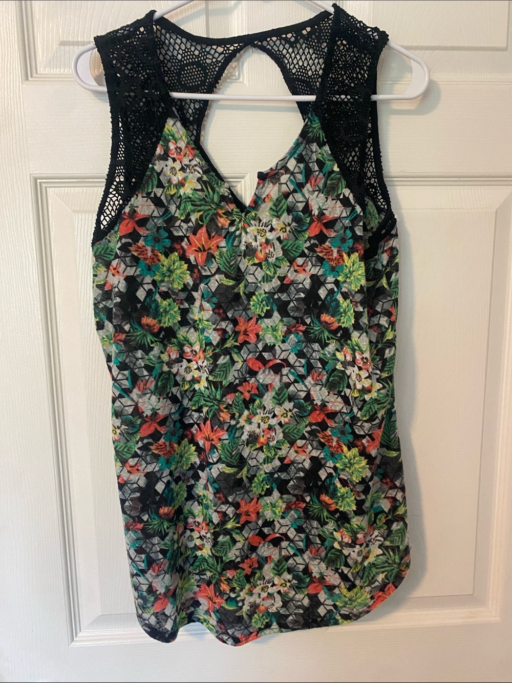 Floral Crochet-Back V-Neck Camisole in Black